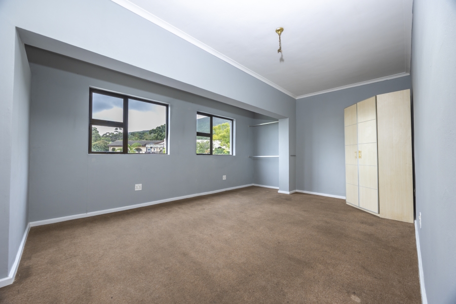 7 Bedroom Property for Sale in Plattekloof Western Cape